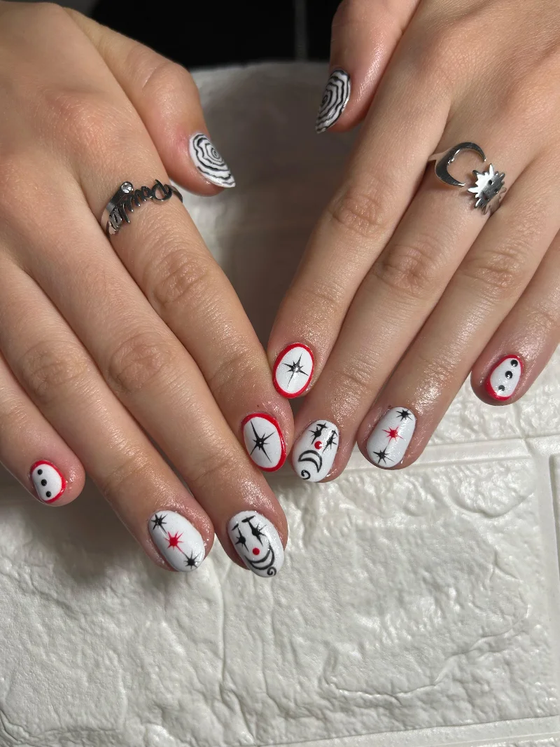 Nail art blanco y rojo